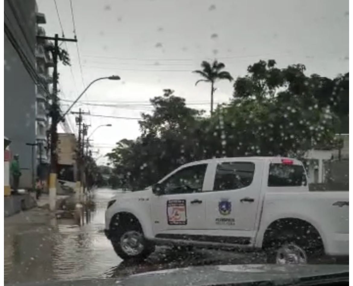 Defesa Civil faz acionamento de sirenes para risco de inundação da Rua Coronel Veiga
