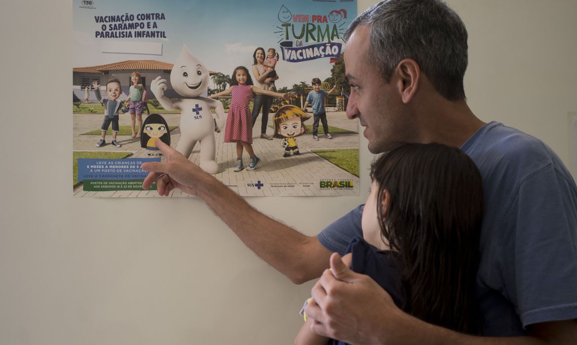 Comunicação sobre vacinas deve ser permanente, defendem especialistas