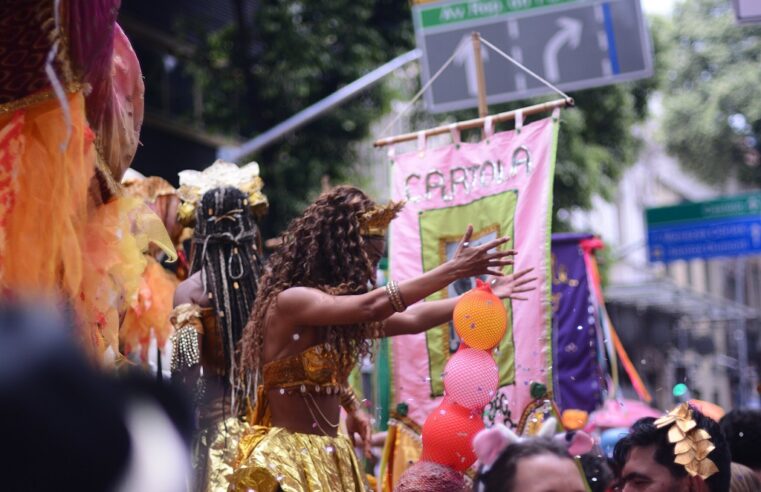 Do chorinho ao funk, blocos agitam domingo de pré-Carnaval no Rio