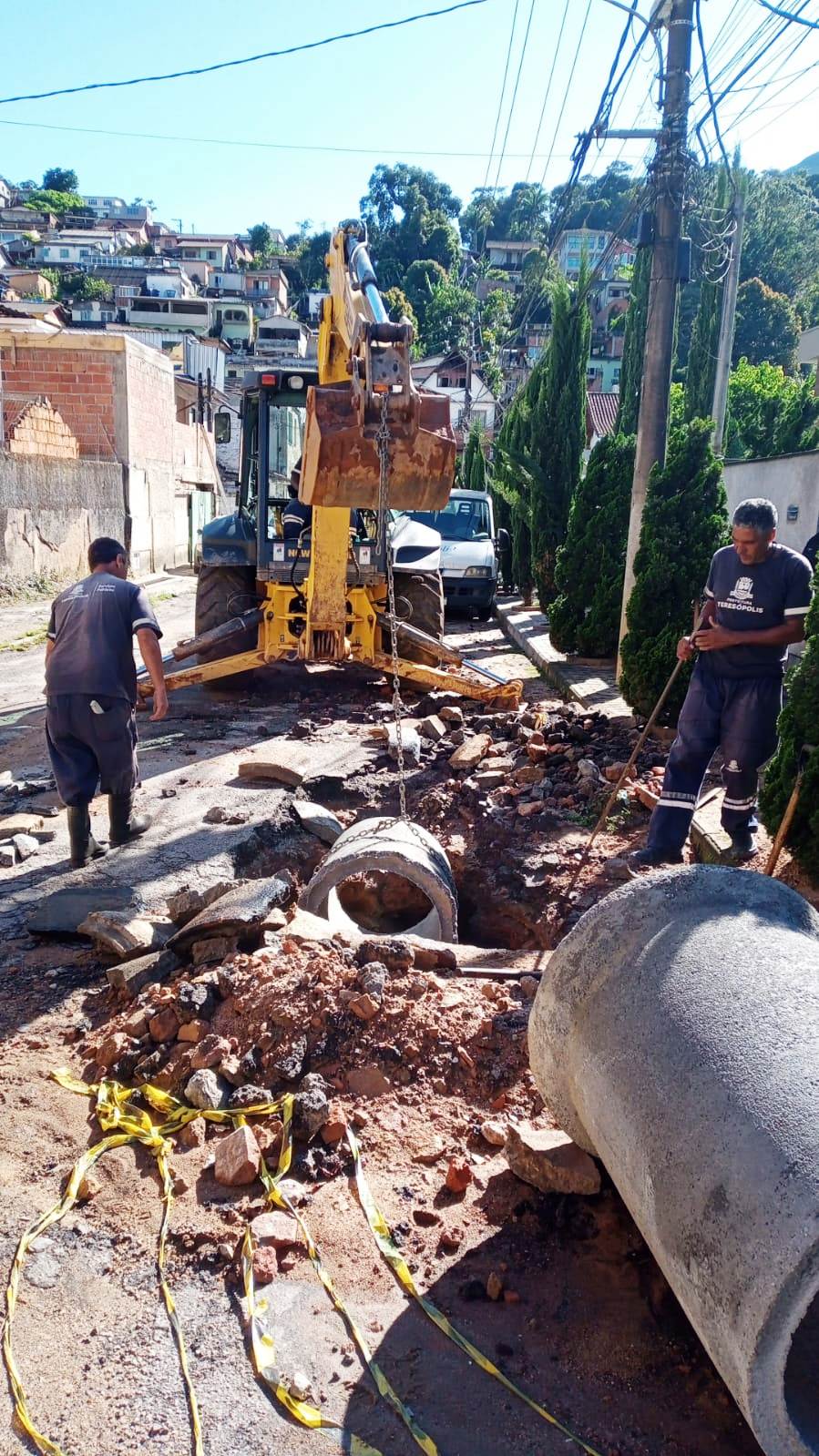 Equipes da Prefeitura de Teresópolis promovem manutenção dos bairros, na cidade e no interior