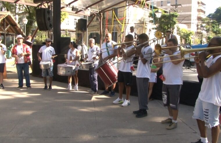Último dia de carnaval é marcado por folia na Praça da Liberdade