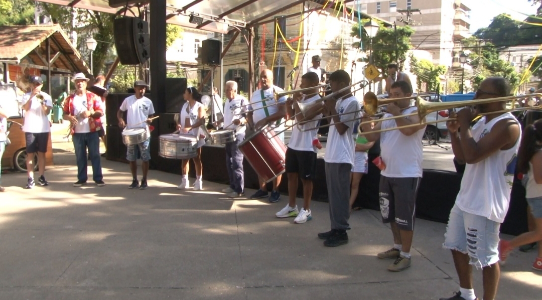 Último dia de carnaval é marcado por folia na Praça da Liberdade