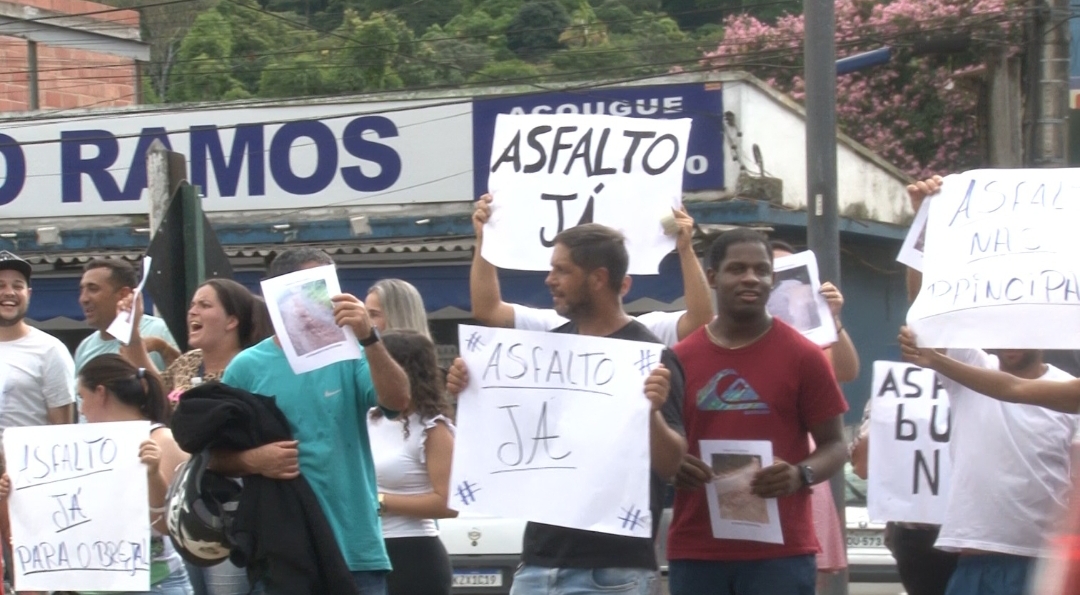 Moradores do Brejal realizam manifestação e pedem por melhorias na localidade