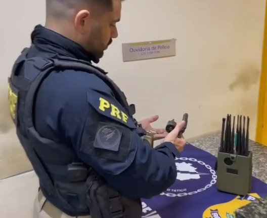 PRF prende homem que tentava roubar motorista de aplicativo na BR-040