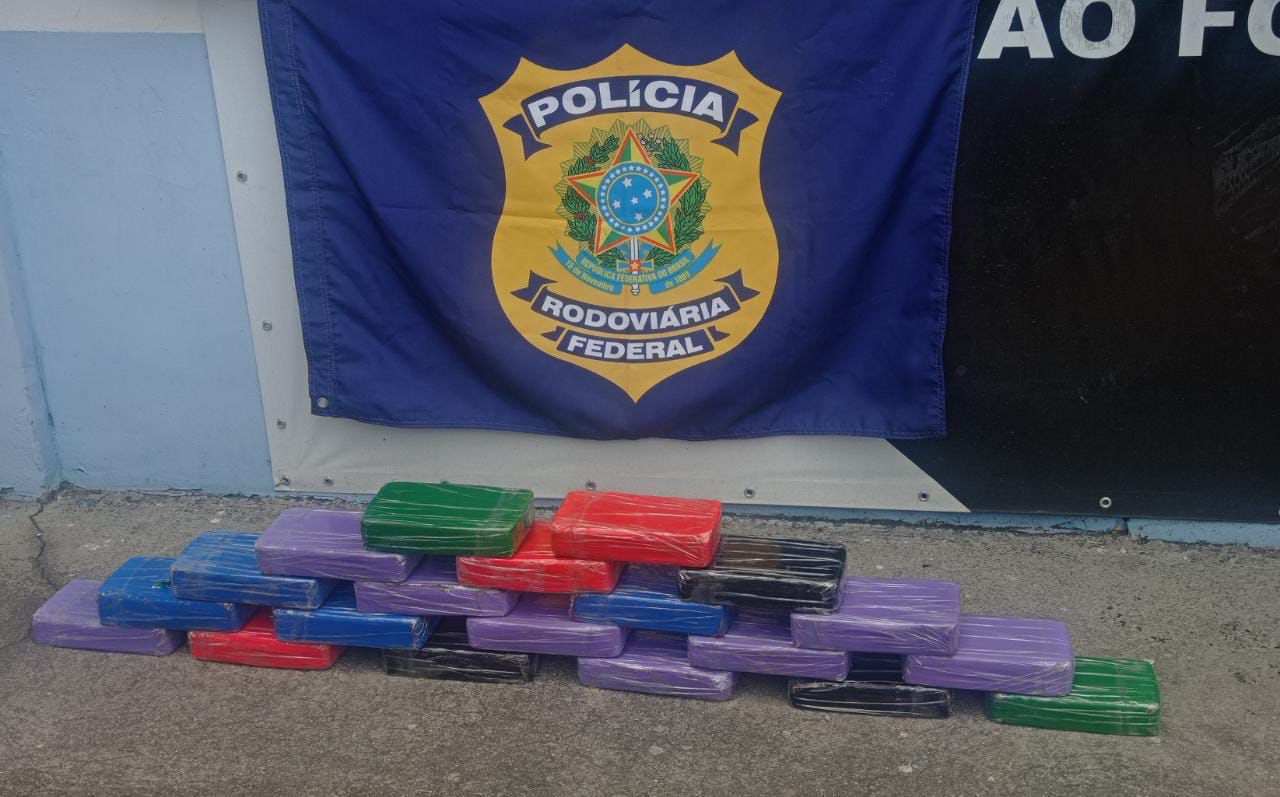 PRF apreende cerca de 20 quilos de pasta base de cocaína avaliada em aproximadamente R$ 2 milhões