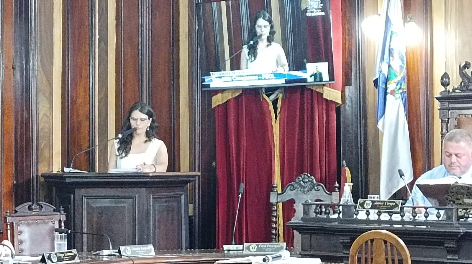 Julia Casamasso assume cadeira como representante da Coletiva Feminista na Câmara
