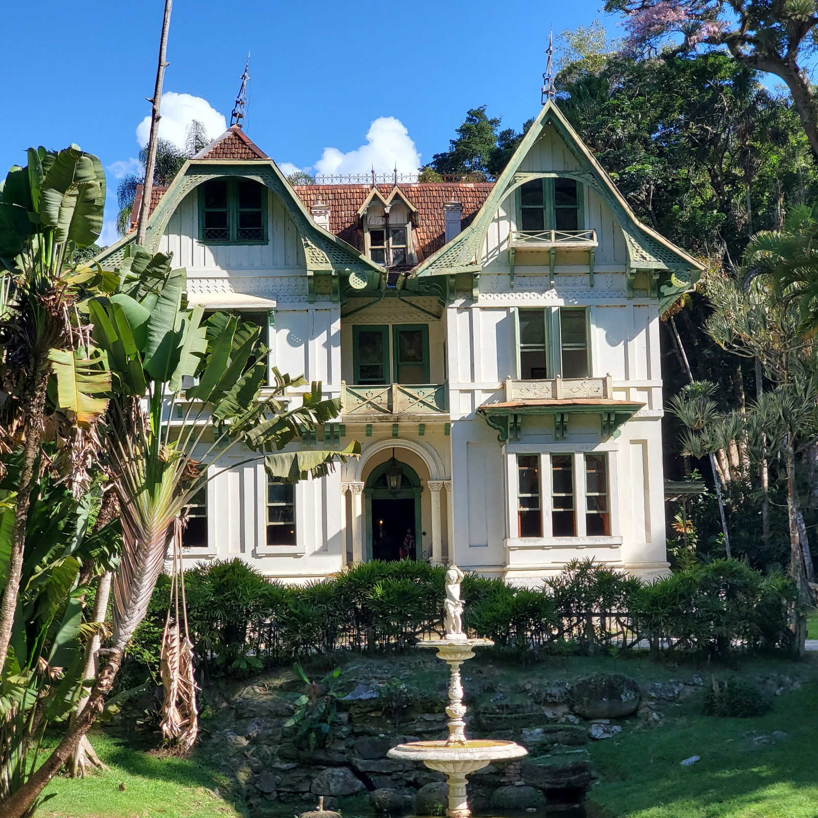 Visitantes têm até domingo para conferir a mostra “Pinturas de Mangiavacchi”, na Casa de Petrópolis