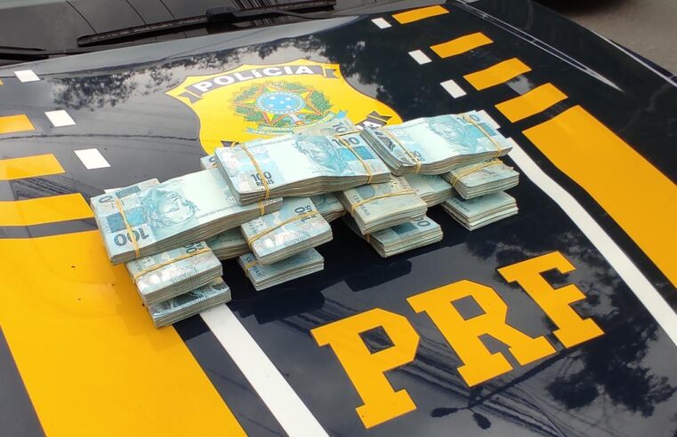 PRF intercepta passageiro de ônibus com R$140 mil não declarados