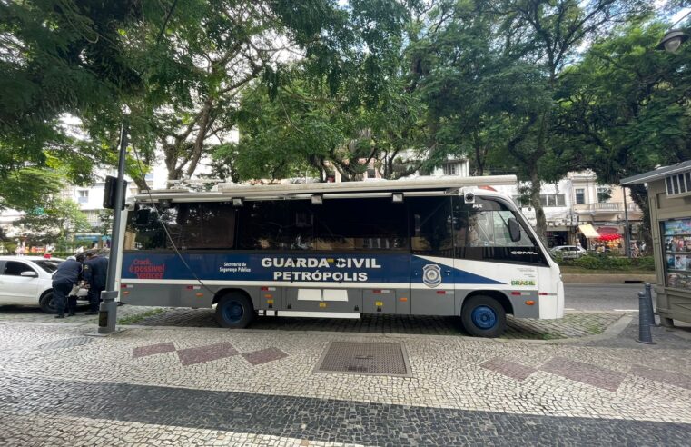 Trabalho das forças de segurança auxilia na redução de ambulantes e pedintes no Centro de Petrópolis