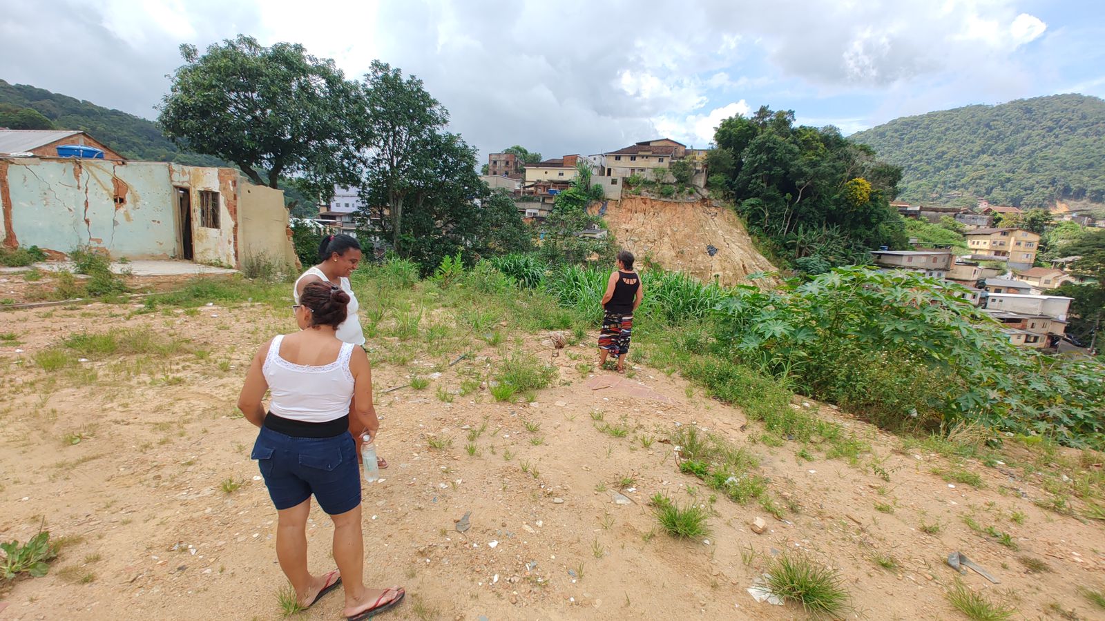Tragédia do dia 15 de fevereiro de 2022 completa um ano hoje (15). Famílias das 235 vítimas da chuva permanecem de luto