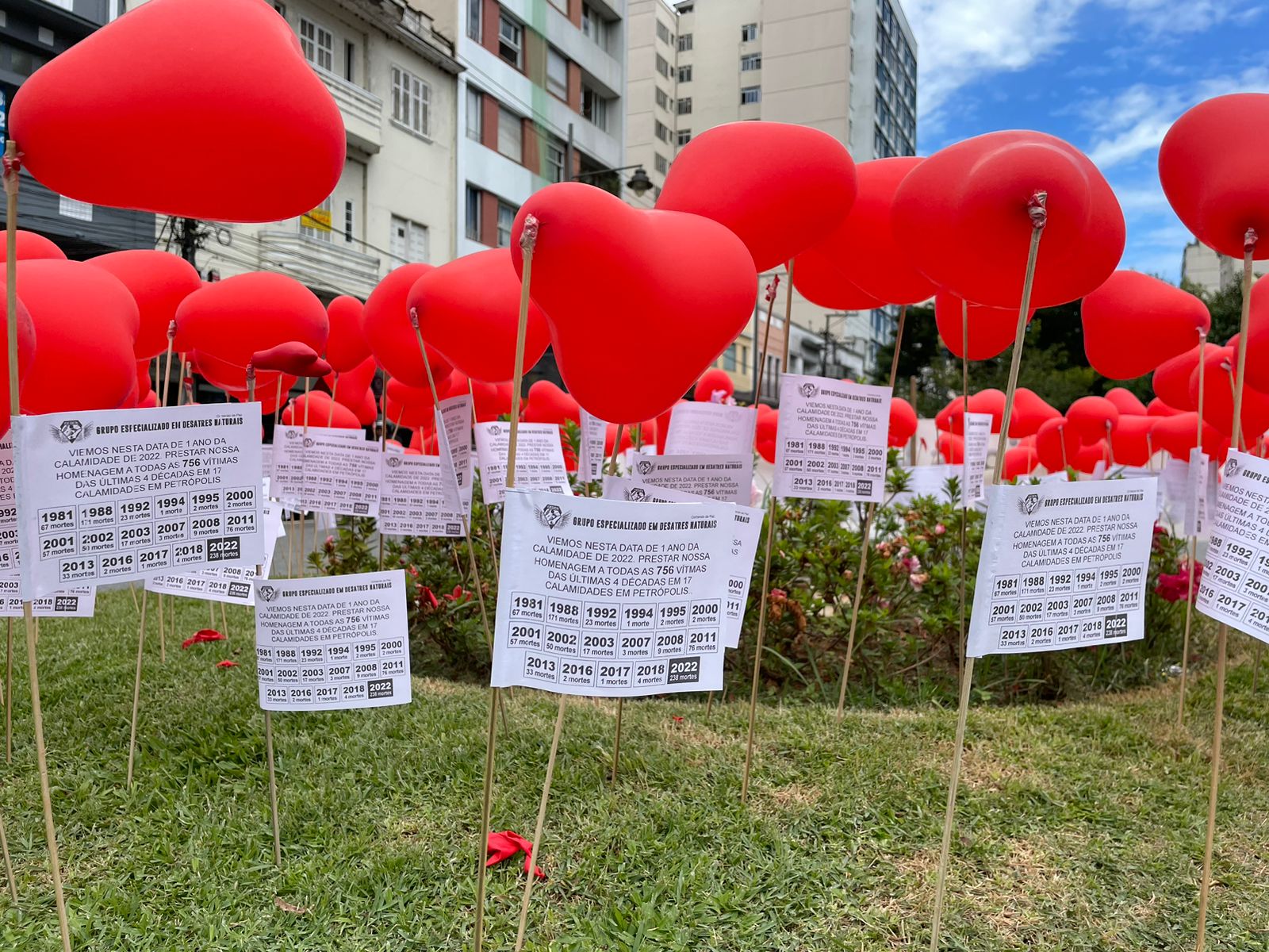 Homenagem às vítimas de tragédias ambientais em Petrópolis é promovida no Obelisco