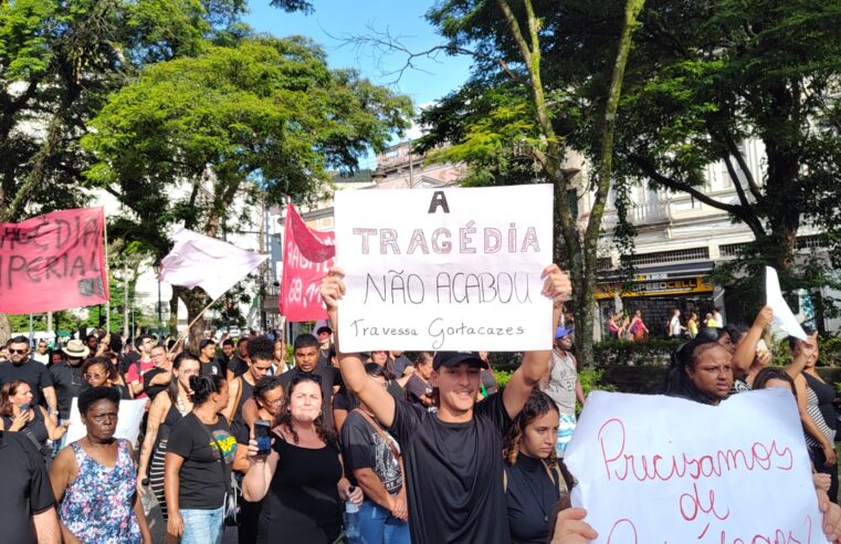 Manifestantes vão às ruas cobrar ações da Prefeitura após um ano da tragédia