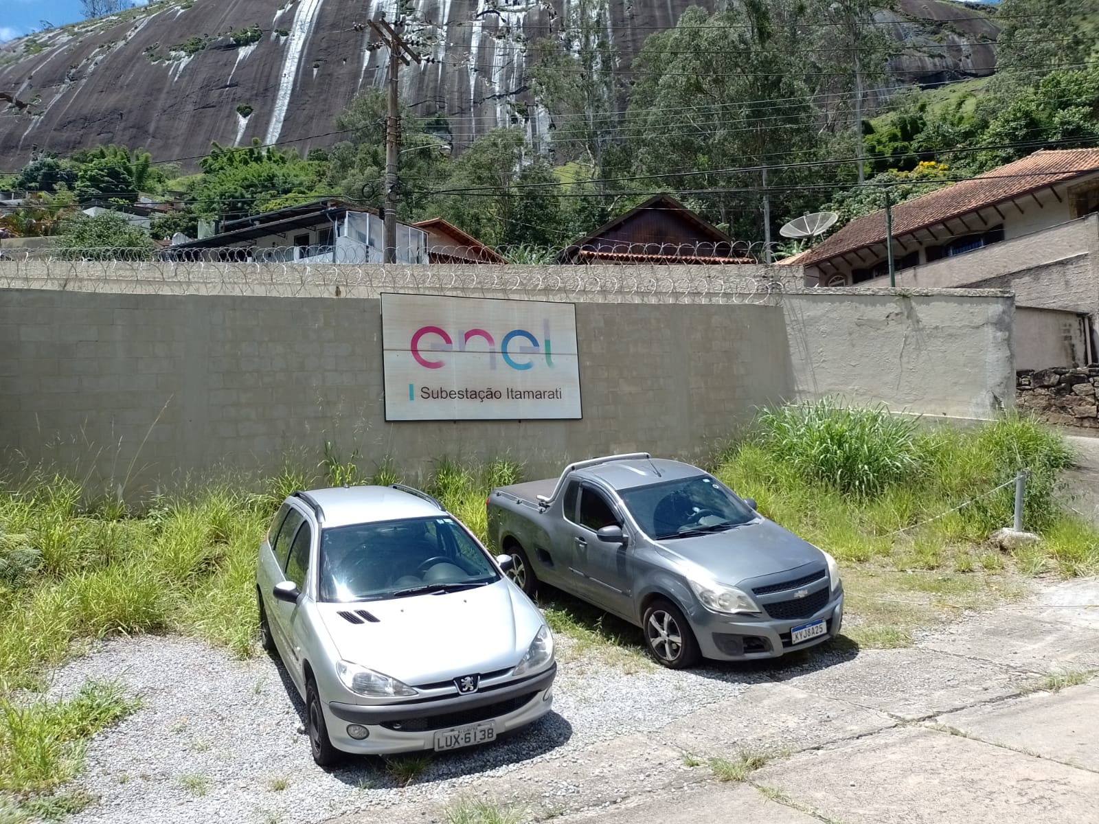 Falta de luz causa prejuízos aos petropolitanos
