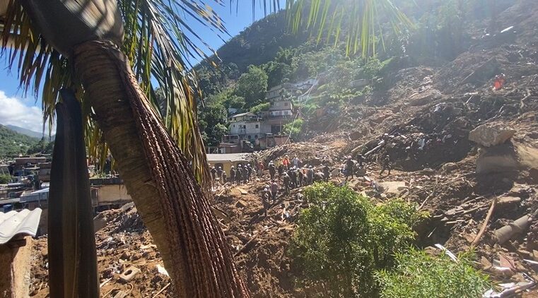 Desalojados no litoral paulista&nbsp;vão receber 20 toneladas de doações
