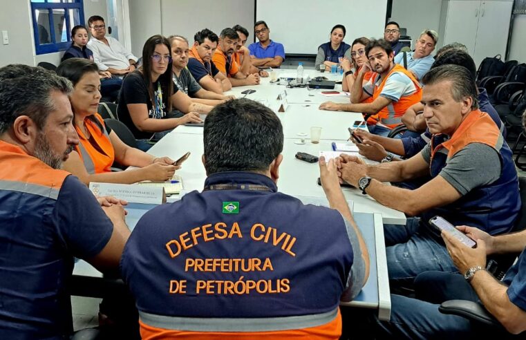 Defesa Civil de Petrópolis atua na coordenação da resposta às chuvas do litoral paulista