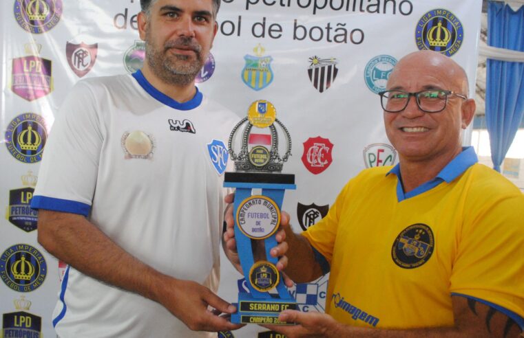 Campeões recebem premiação do Campeonato de Futebol de Botão de Petrópolis