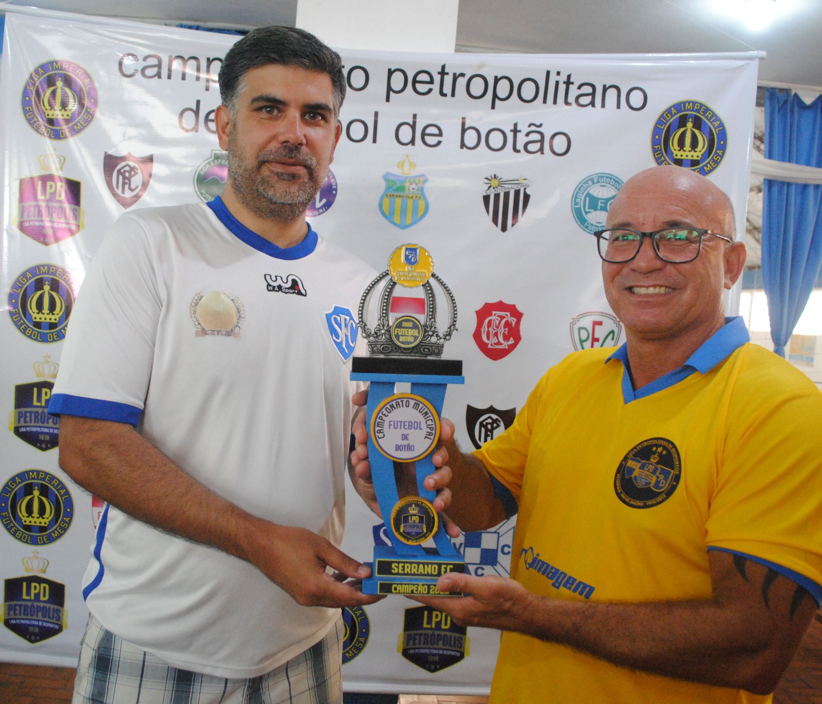 Campeões recebem premiação do Campeonato de Futebol de Botão de Petrópolis
