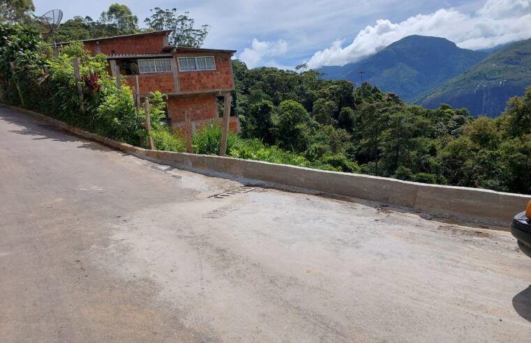 Caminho do Fragoso recebe duas obras e ação tapa-buracos