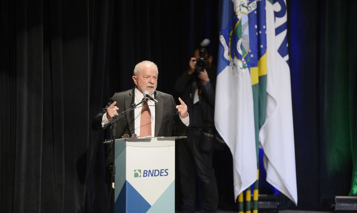 Brasil e Grécia firmam cooperação em defesa, serviços aéreos e turismo