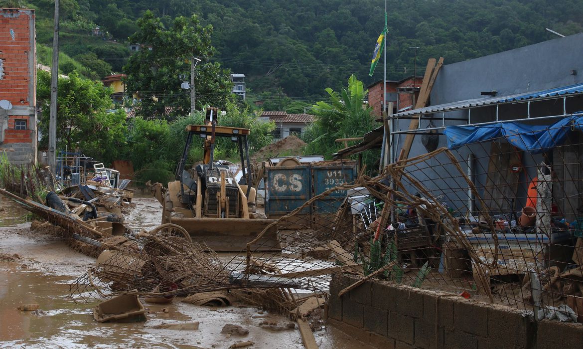 Liminar garante saída de moradores de zonas de risco em Caraguatatuba