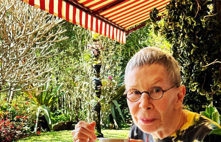 Marido de Rita Lee diz que cantora “está bem, se fortalecendo”