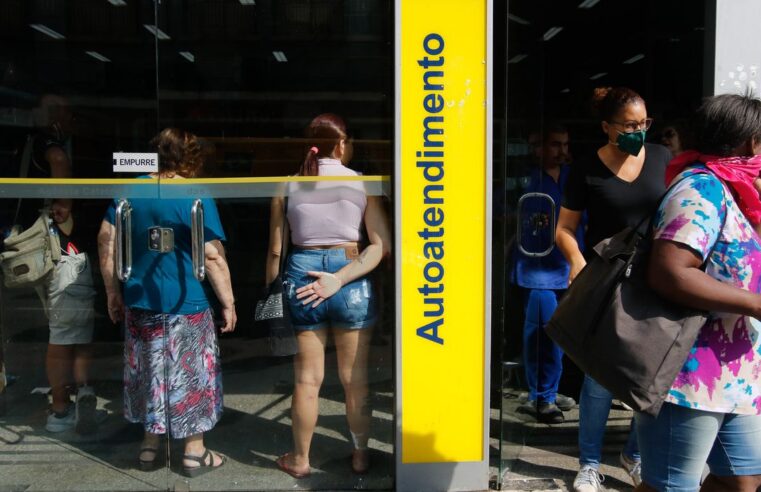 Bancos reabrem após feriado de carnaval
