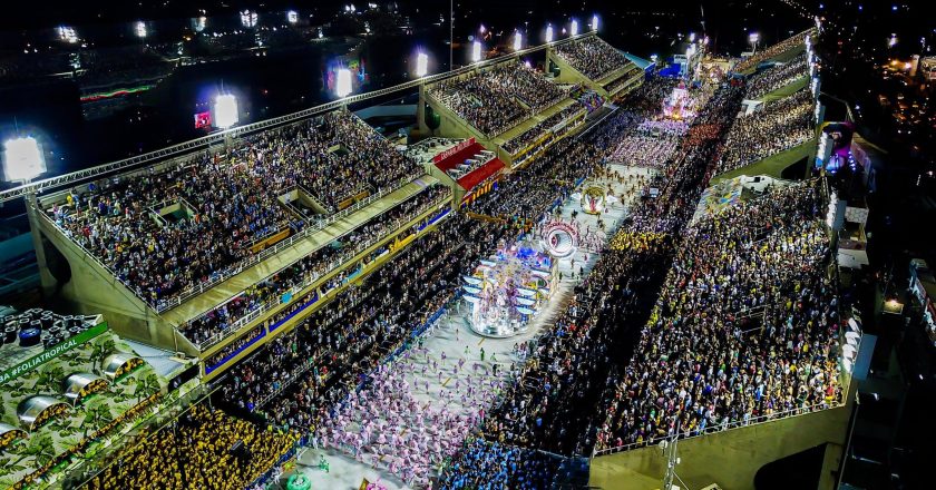 Corpo de Bombeiros RJ libera Sambódromo e os desfiles do Carnaval 2023 começaram