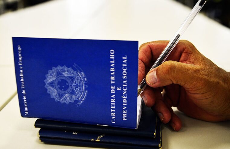 Taxa de desocupação fica em 8,6% em fevereiro