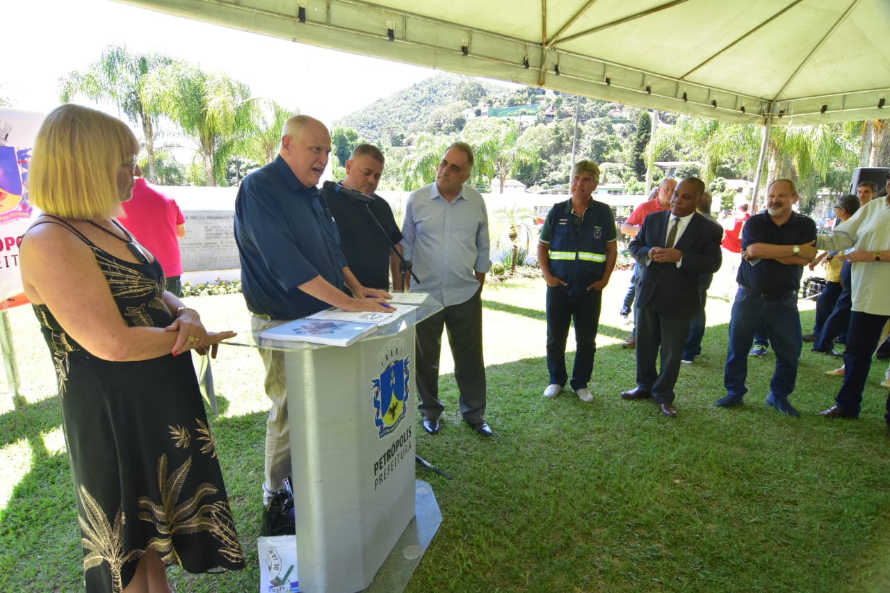 Projeto de Lei do Plano Diretor de Turismo 2023-2030 é entregue à Câmara Municipal de Petrópolis para votação