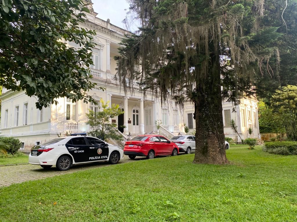 Mandados de busca e apreensão são cumpridos na prefeitura de Petrópolis
