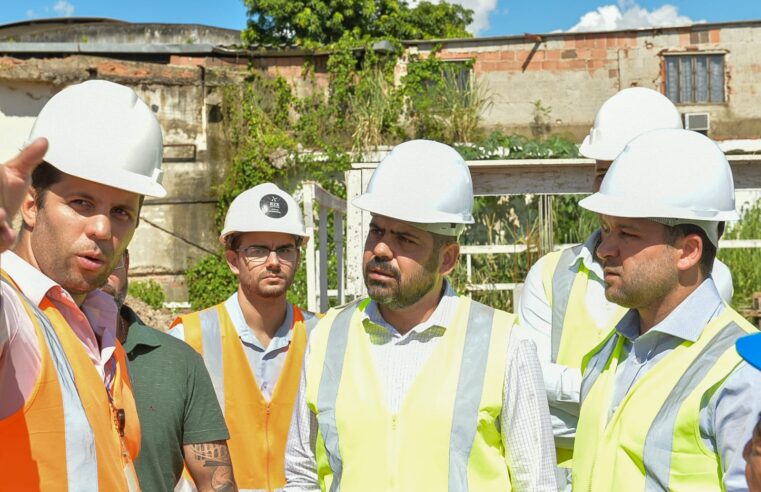Vice-governador e secretário de Habitação vistoriam obras no Complexo do Alemão