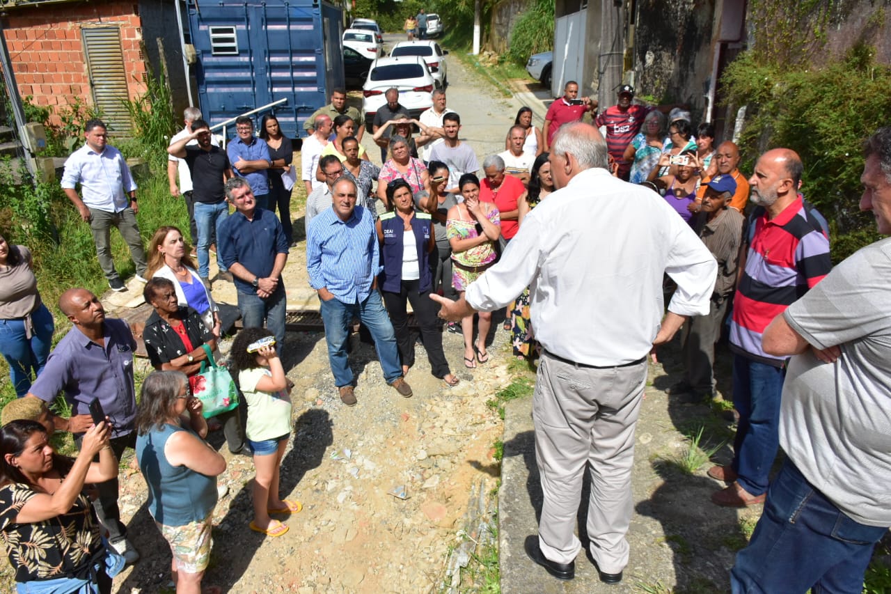 Obras de contenção e reconstrução na Rua Paulino Guimarães, no Chácara Flora, tiveram início nesta terça-feira (28)