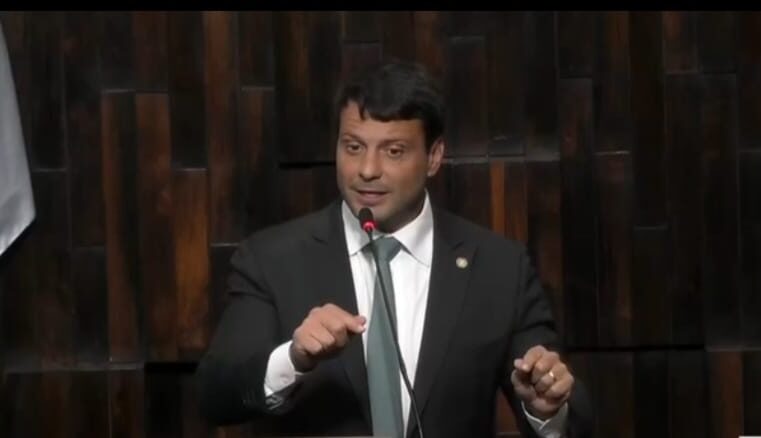 Bernardo Rossi cobra explicações à Enel sobre falta de energia e propõe audiência pública