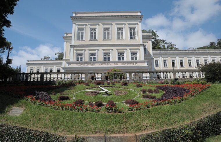 Prefeitura de Petrópolis entrega restauração do Relógio das Flores na programação dos 180 anos de fundação da cidade