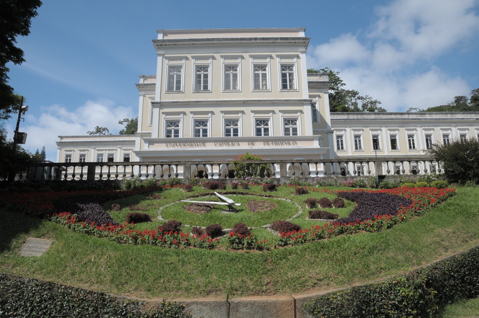 Prefeitura de Petrópolis entrega restauração do Relógio das Flores na programação dos 180 anos de fundação da cidade