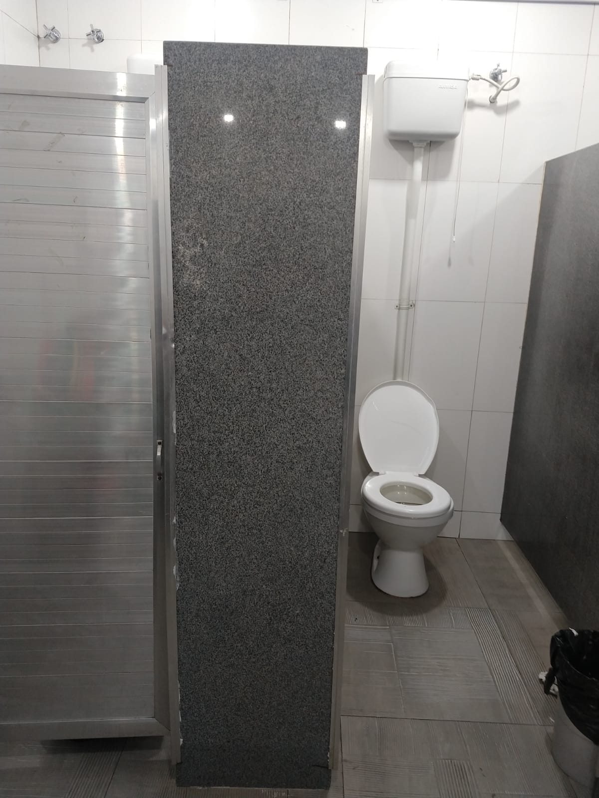 Prefeitura denuncia furto dos assentos sanitários dos banheiros e atos de vandalismo nos terminais