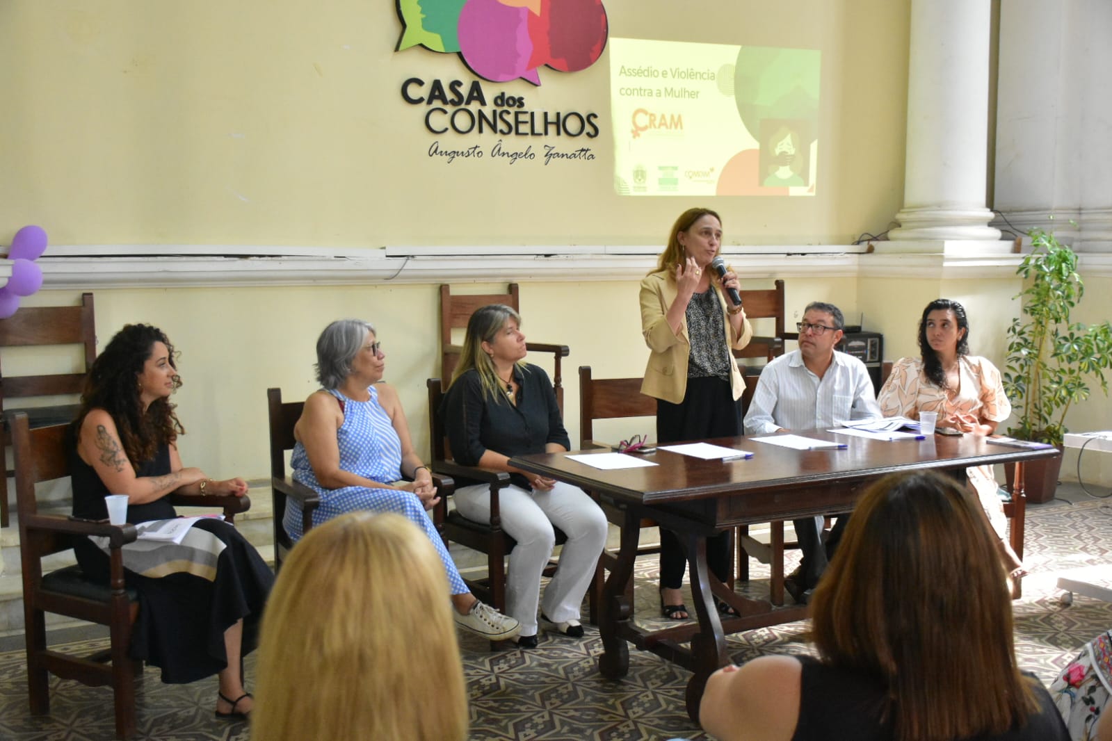 Debate sobre assédio e violência contra mulheres reúne mais de 100 servidores