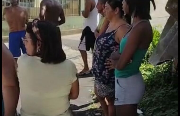 Moradores da Estrada Velha da Estrela fazem manifestação nesta sexta-feira (24)
