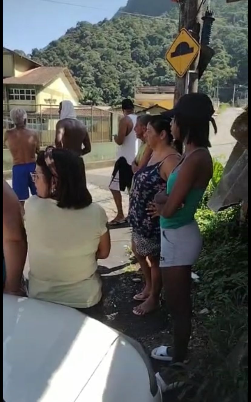 Moradores da Estrada Velha da Estrela fazem manifestação nesta sexta-feira (24)