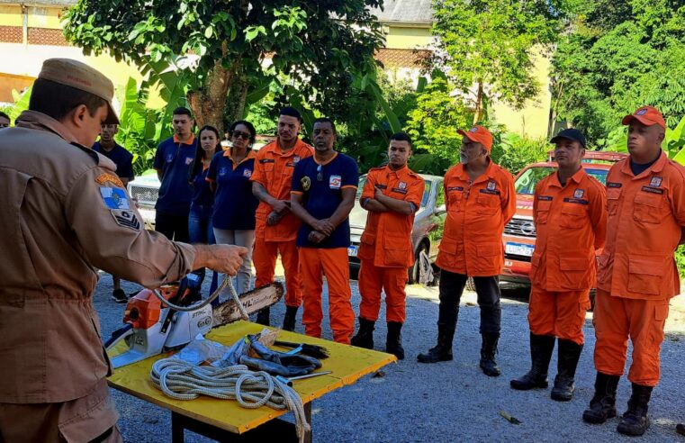 Agentes da Defesa Civil de Petrópolis são treinados pelo 15º Grupamento de Bombeiro Militar