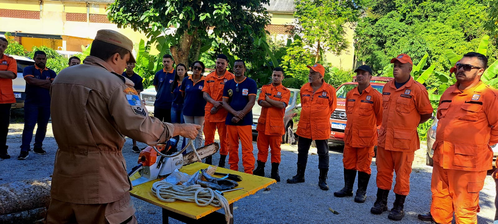 Agentes da Defesa Civil de Petrópolis são treinados pelo 15º Grupamento de Bombeiro Militar