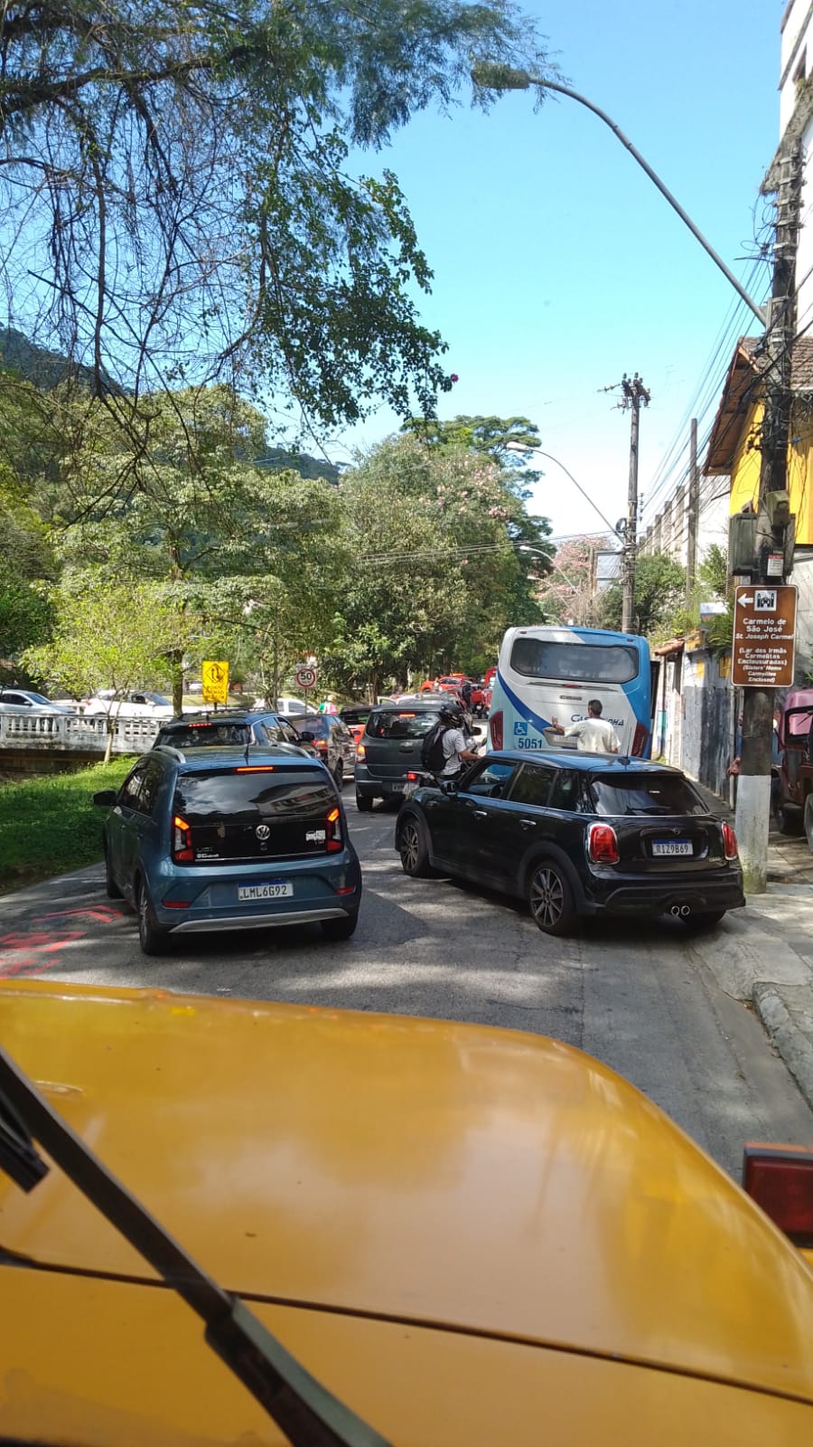 Acidente na Avenida Barão do Rio Branco deixa homem ferido neste sábado