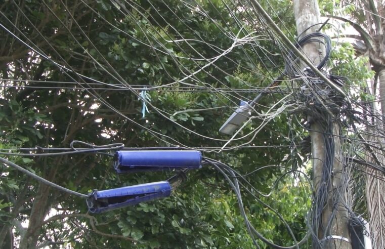 Moradores do Sítio São Luiz, em Petrópolis, reclamam de falta de energia na região