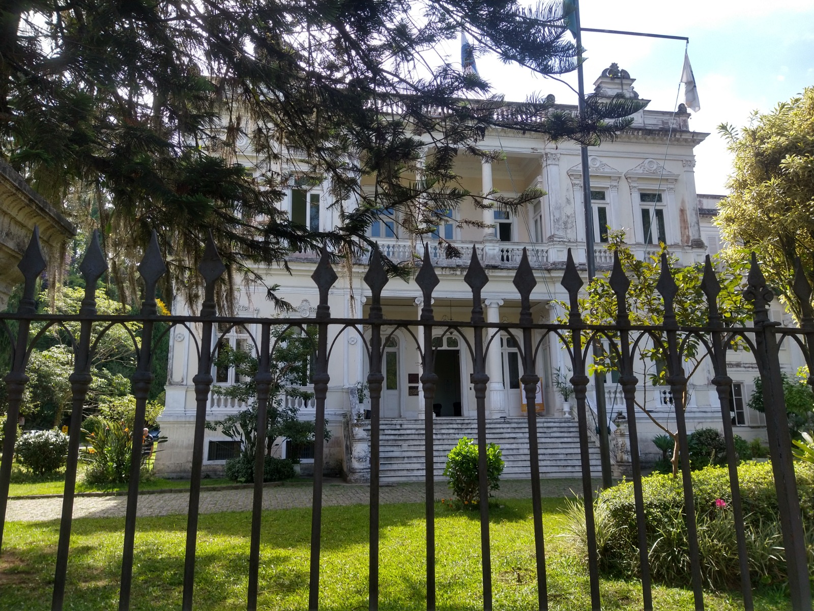 Empresa de sócia investigada pelo MPRJ presta serviços para Secretaria de Educação