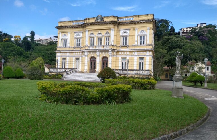 O abandono do Palácio Rio Negro: sem obras, espaço está fechado