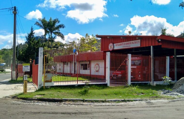 Desabamento esta madrugada, na Estrada do Gentil, em Itaipava.