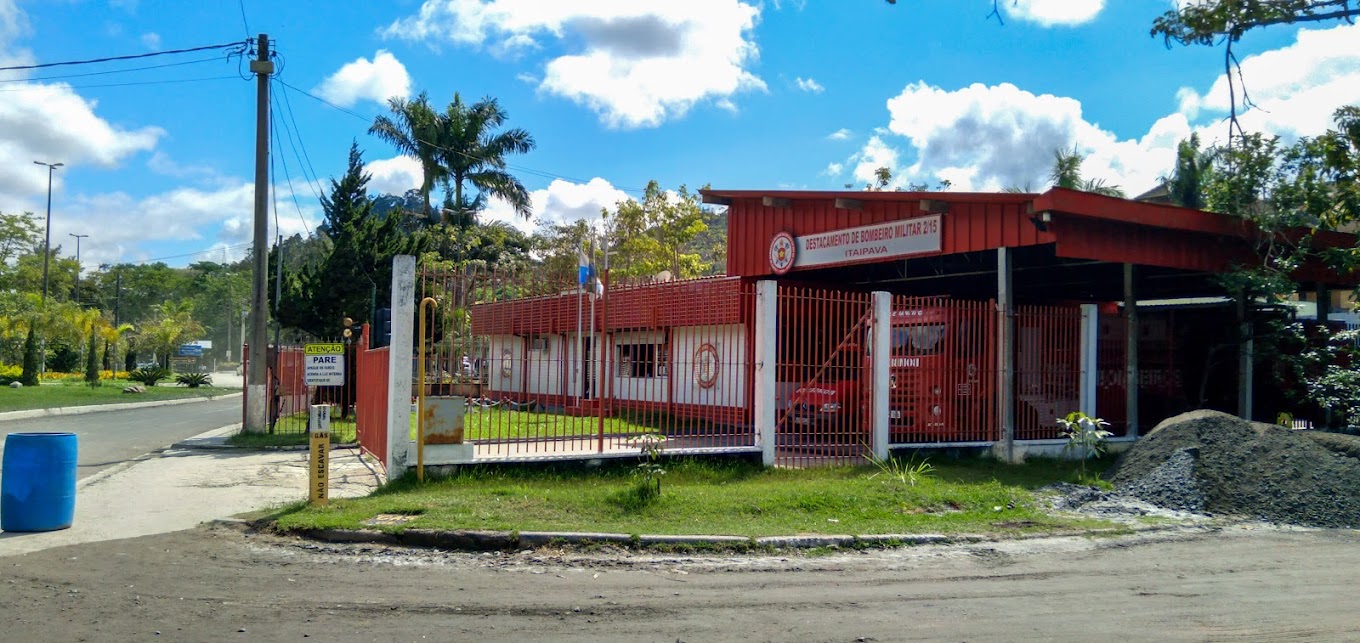 Desabamento esta madrugada, na Estrada do Gentil, em Itaipava.