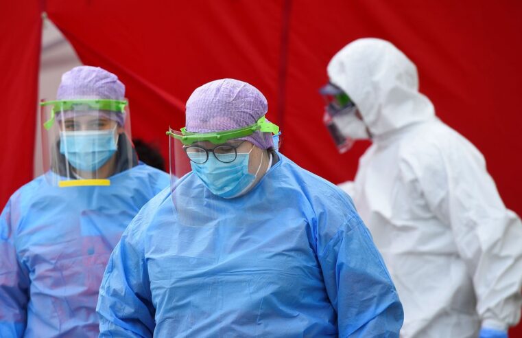 Em três anos de pandemia de covid-19, ciência e vírus evoluíram