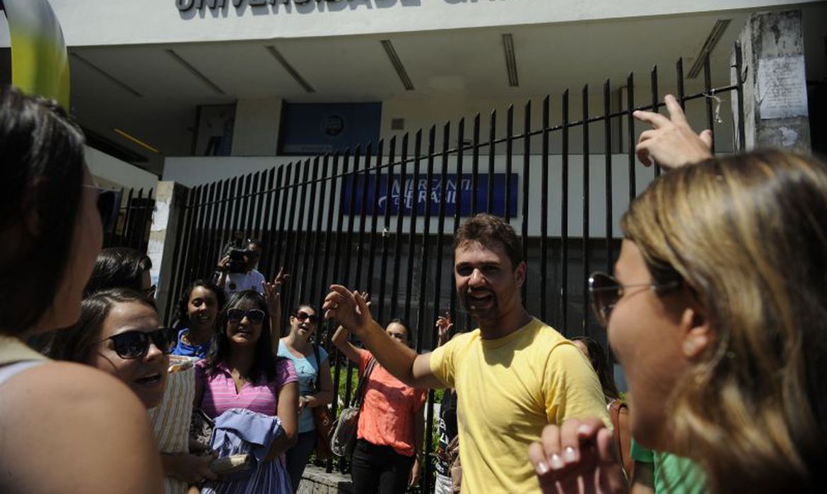 Estudantes já podem se inscrever no Fies