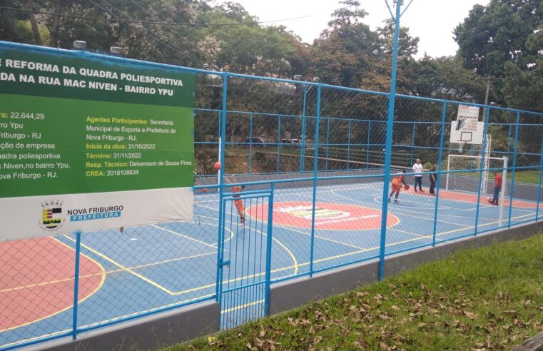 Quadra poliesportiva da Rua Mac Níven, em Nova Friburgo, é reinaugurada após reforma